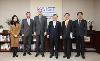Canadian Ambassador's Visit 이미지
